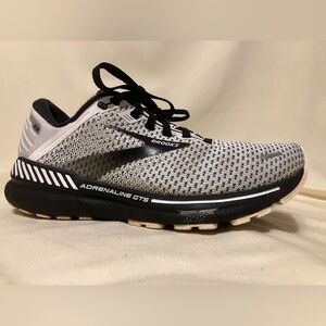 Brooks Adrenaline GTS 22 Women's Black/White Running Shoes Sneakers Size 9.5
